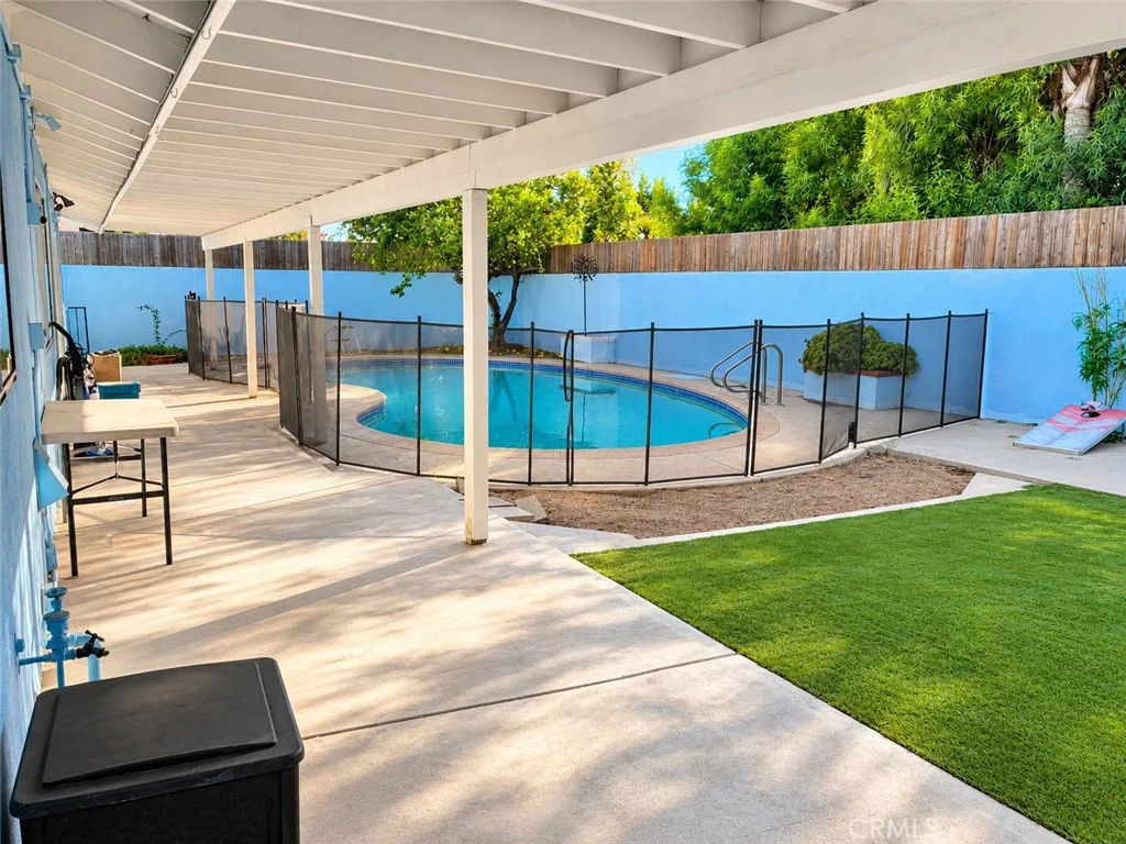 9245 Geyser Avenue, Northridge, CA 91324