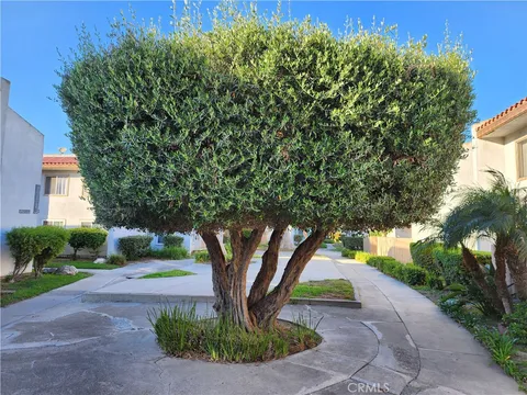 2521 W Sunflower Avenue W Unit T2, Santa Ana, CA 92704 - MLS#: IV24223308