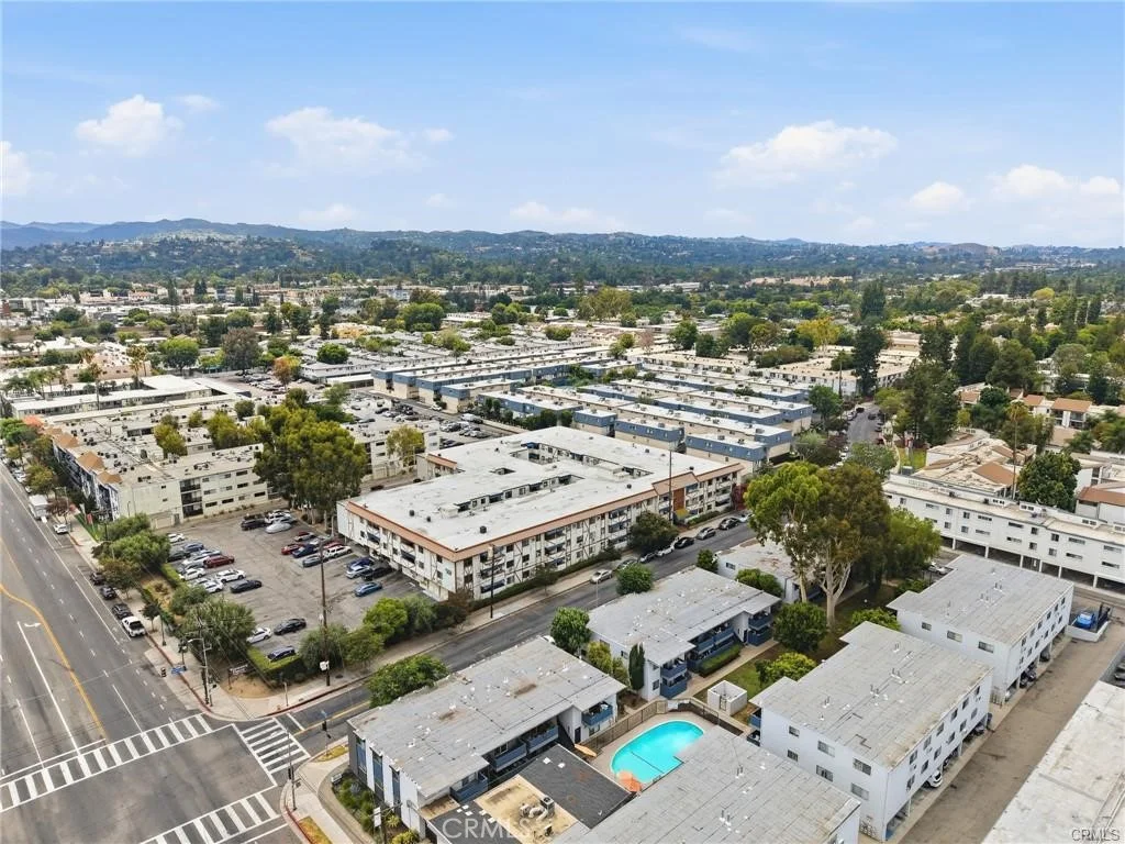18530 Hatteras Street Unit 337, Tarzana, CA 91356