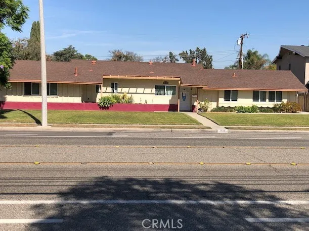 1809 W Cerritos Ave  