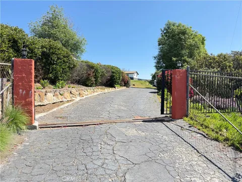 9040 W Lilac Road, Escondido, CA MLS: AR25082336