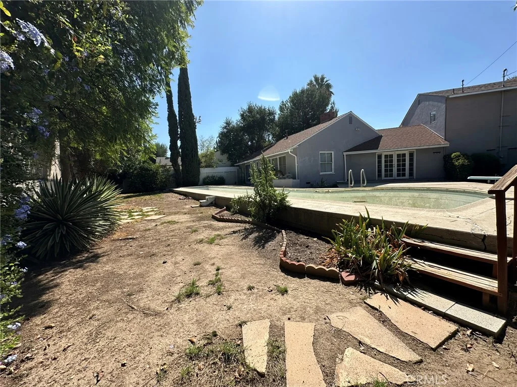 17605 Tarzana Street, Encino, CA 91316