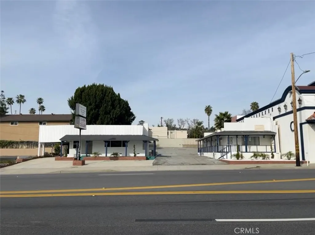 221 W Whittier Blvd