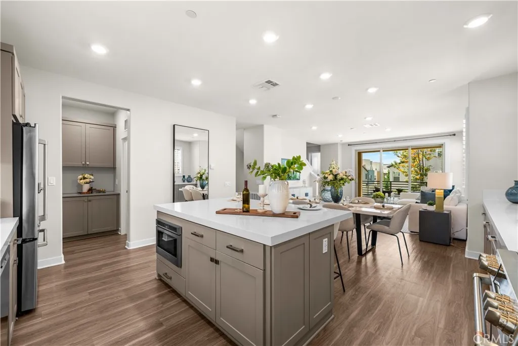 Additional image 53 of 236 keeper, Irvine, CA 92618