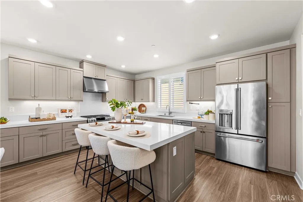 Additional image 56 of 236 keeper, Irvine, CA 92618