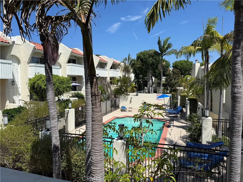 415 2nd St, Hermosa Beach, CA 90254