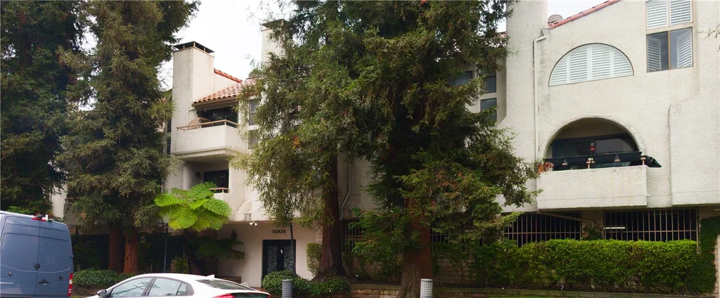 10926 Bluffside Dr. Unit 32, Studio City, CA 91604