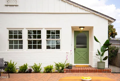 3008 N Naomi Street, Burbank, CA MLS: P1-22243