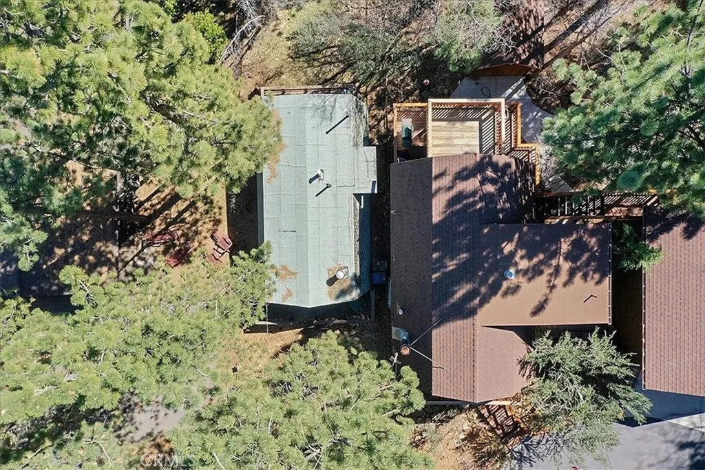 813 Cedar Lane, Sugarloaf, CA 92386