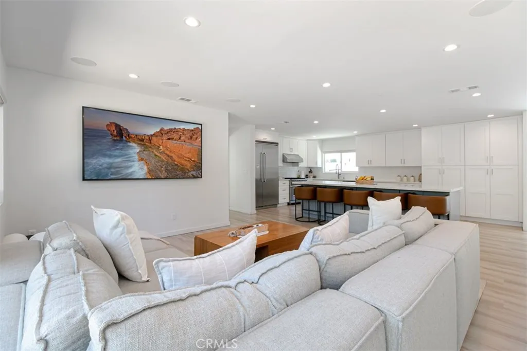 Additional image 64 of 22841 Calvert St, Woodland Hills, CA 91367
