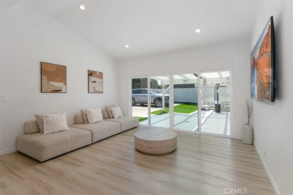 Additional image 13 of 22841 Calvert St, Woodland Hills, CA 91367