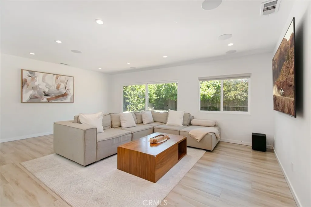 Additional image 21 of 22841 Calvert St, Woodland Hills, CA 91367