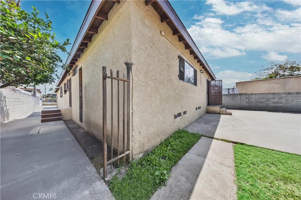 915 E 41st St, Los Angeles, CA 90011