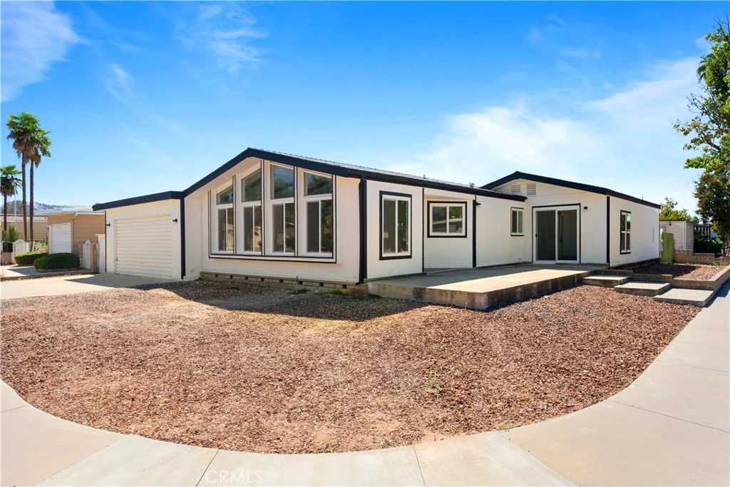1207 Brentwood Way, Hemet, CA 92545