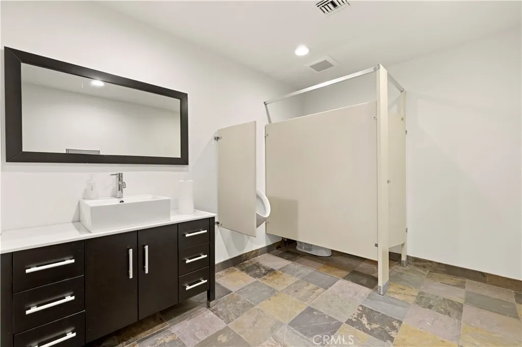 Additional image 114 of 25230 Avenue Stanford, Valencia, CA 91355