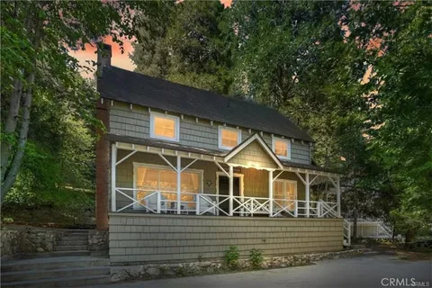 855 Lake Drive, Lake Arrowhead, CA MLS: IG25028877