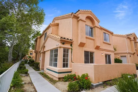 18848 Vista Del Canon Unit A, Newhall, CA MLS: SR25085569