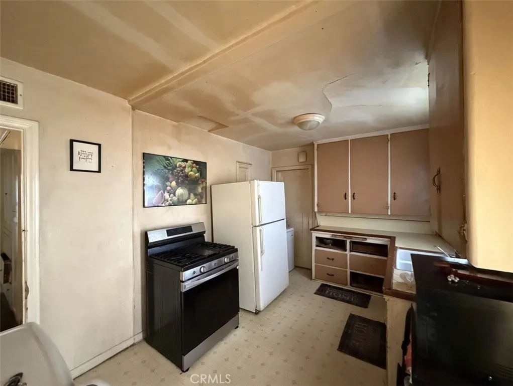 Additional image 25 of 1324 W 101st St, Los Angeles, CA 90044