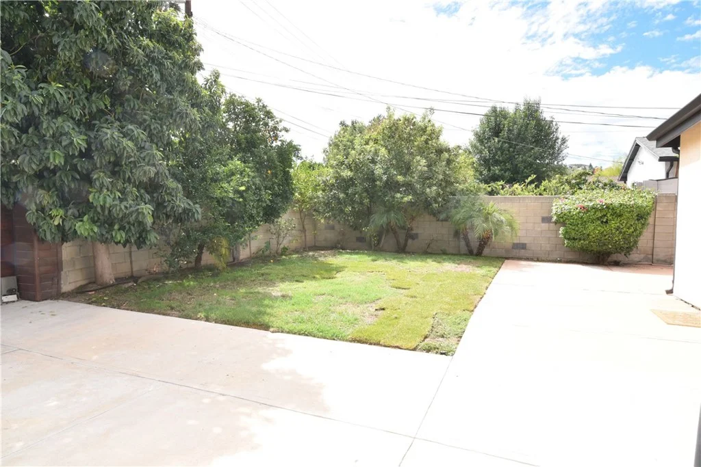 24224 Victory Blvd, Woodland Hills, CA 91367