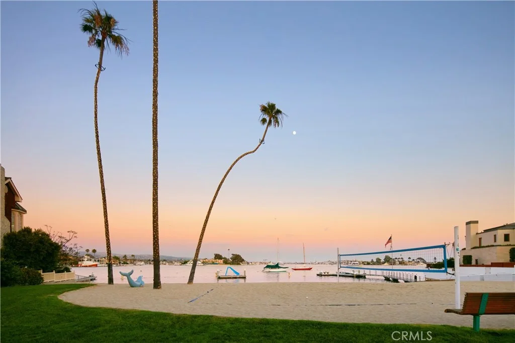 2572 Bayshore Drive, Newport Beach, CA 92663