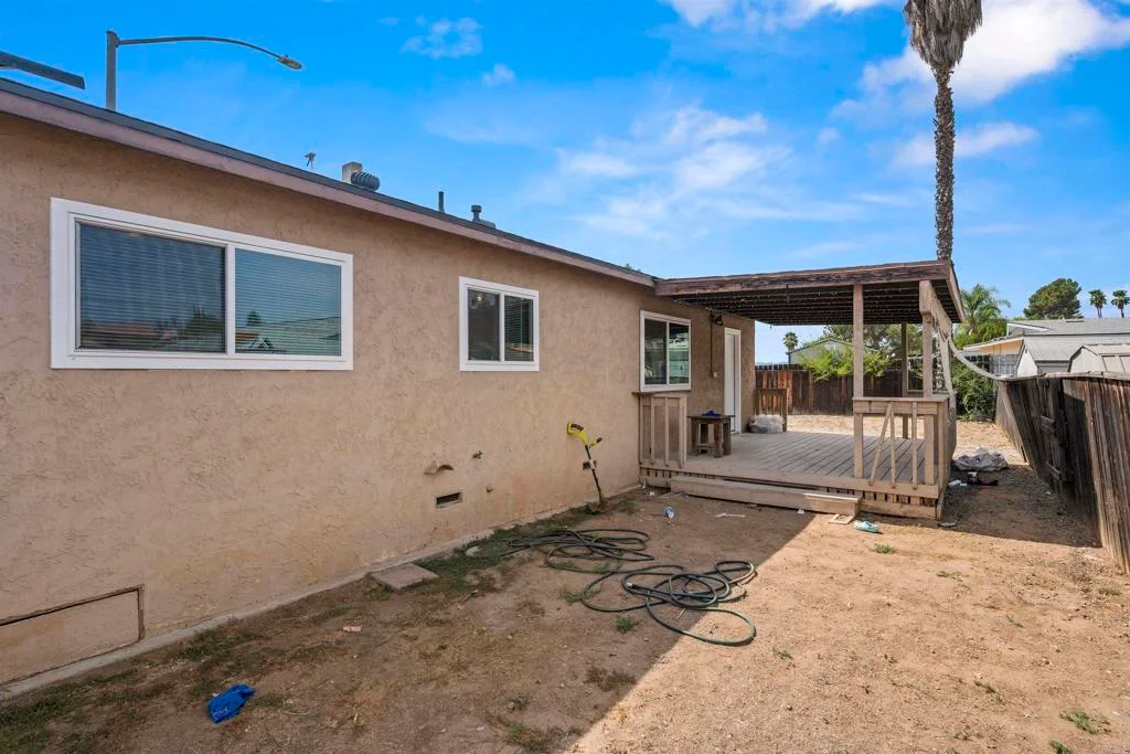 8809 Los Coches Rd, Lakeside, CA 92040