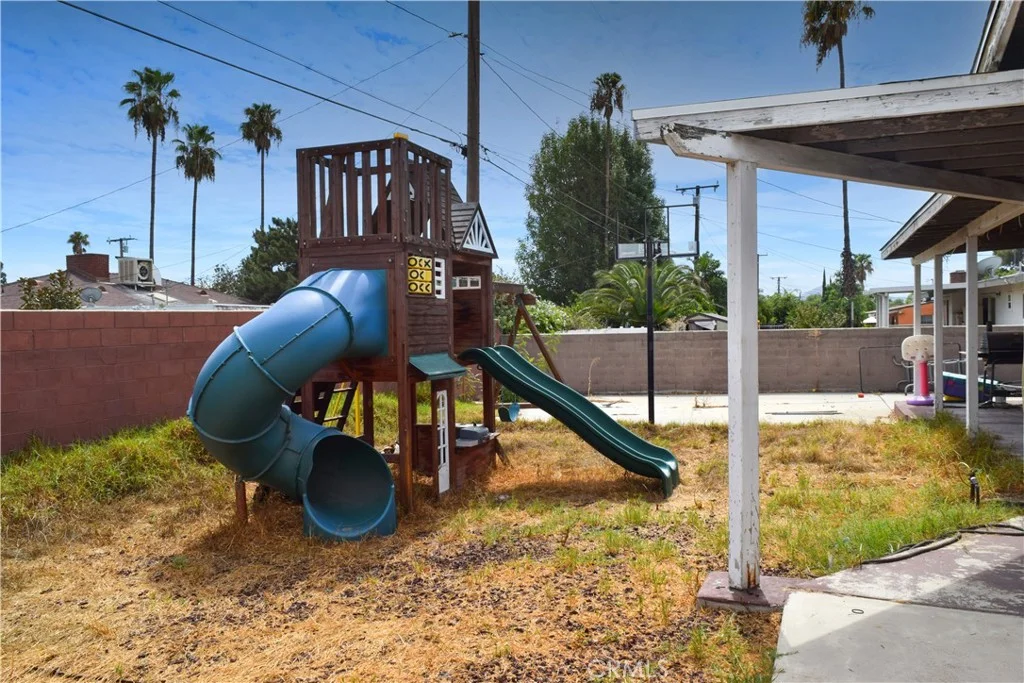 8175 Pepper Ave, Fontana, CA 92335