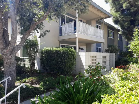 33 Calle Aragon Unit B, Laguna Woods, CA MLS: OC25081295