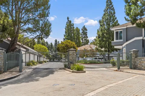 202 Hartford Drive Unit 117, Newport Beach, CA MLS: SW25070211