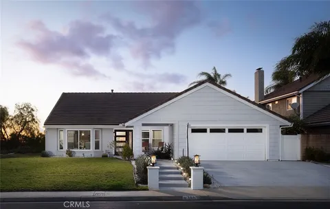 399 S Smokeridge Terrace, Anaheim Hills, CA MLS: PW25011124