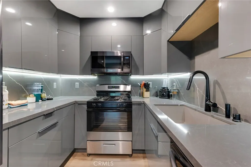 Additional image 62 of 15344 Weddington Street Unit 102, Sherman Oaks, CA 91411