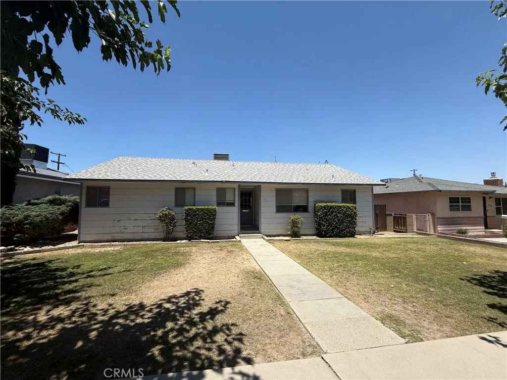 302 E San Emidio St, Taft, CA 93268 photo 2