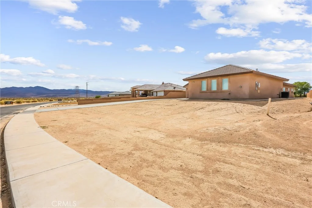 39581 Mountain View Rd, Newberry Springs, CA 92365