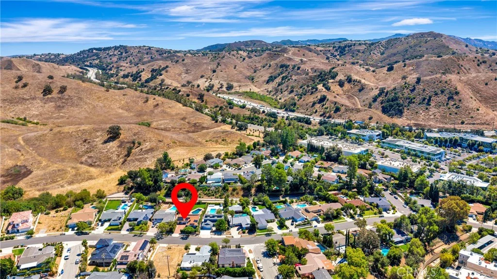 5420 Parkmor Rd, Calabasas, CA 91302