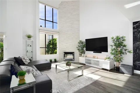 720 Huntley Drive Unit 212, West Hollywood, CA MLS: SR25036625