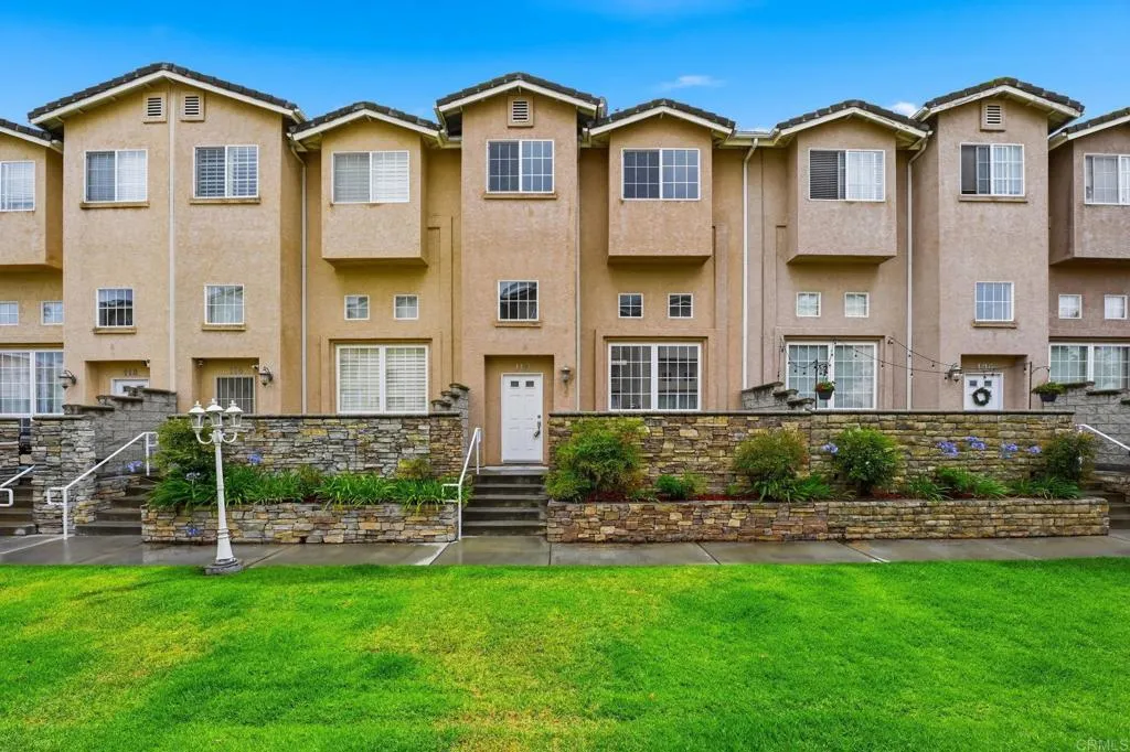 110 W Douglas Avenue, El Cajon, CA 92020