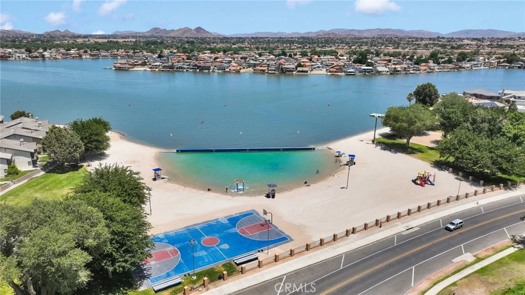 18601 Mountain Meadows Dr, Victorville, CA 92395