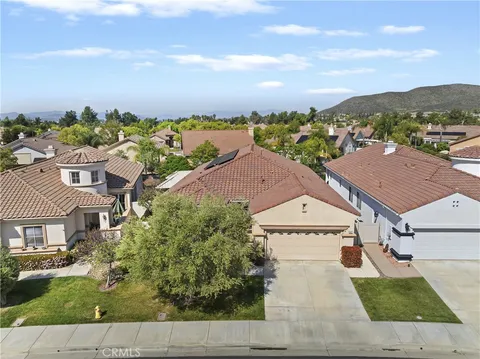 29427 Winding Brook Drive, Menifee, CA MLS: SW25070777
