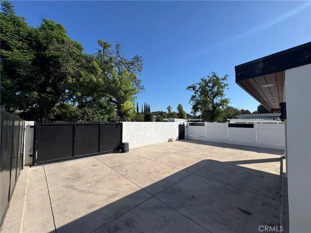 7761 Aura Ave, Reseda, CA 91335 photo 4