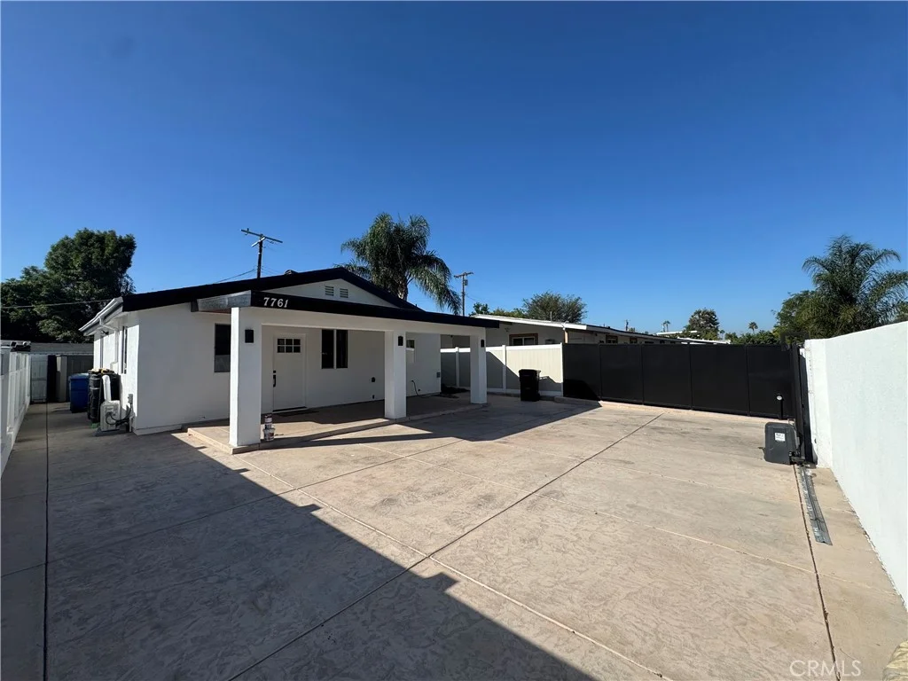 7761 Aura Ave, Reseda, CA 91335 photo 2