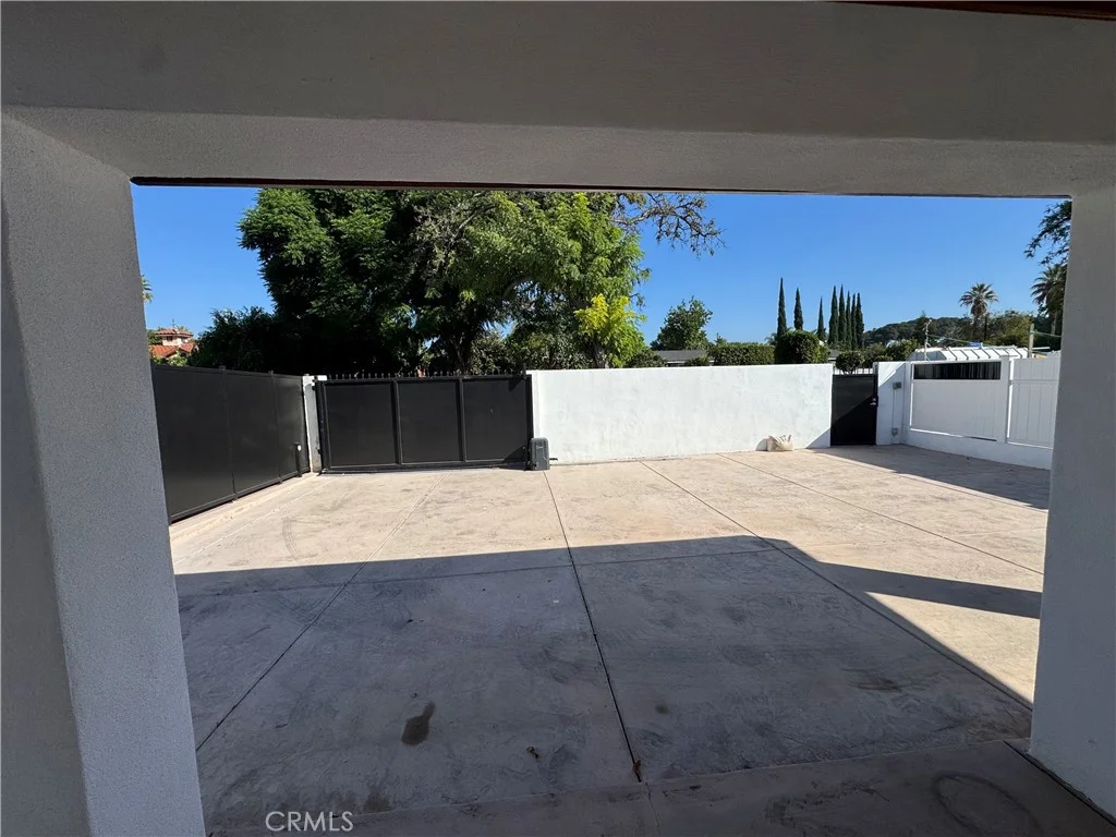 7761 Aura Ave, Reseda, CA 91335 photo 3