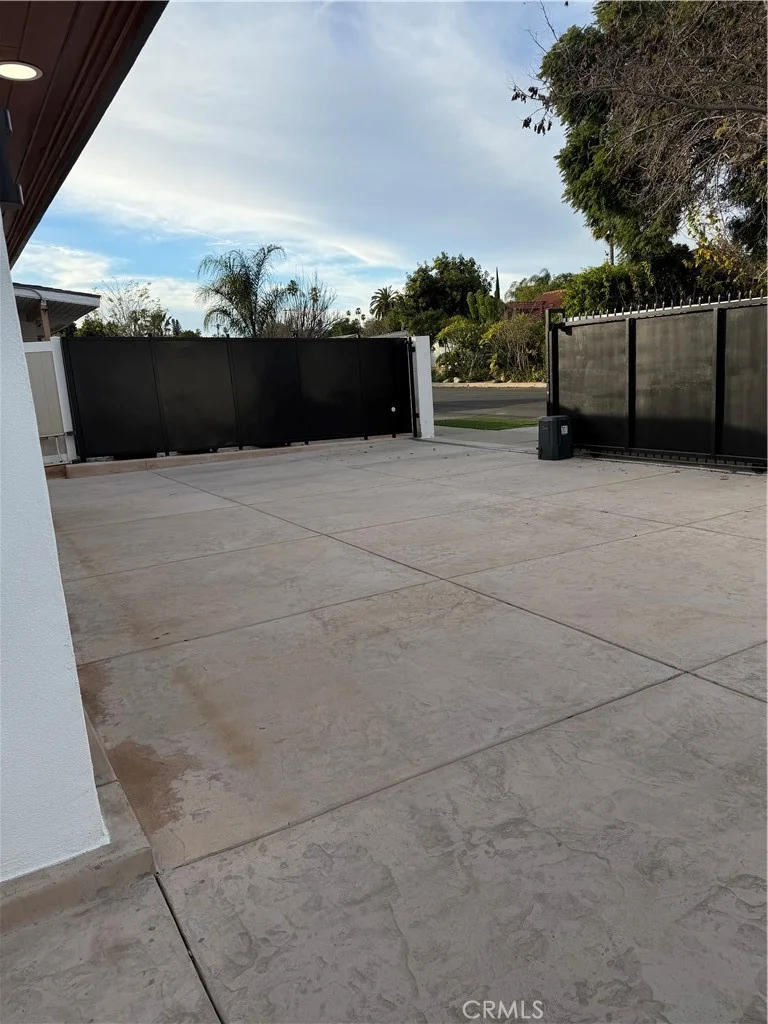 7761 Aura Ave, Reseda, CA 91335