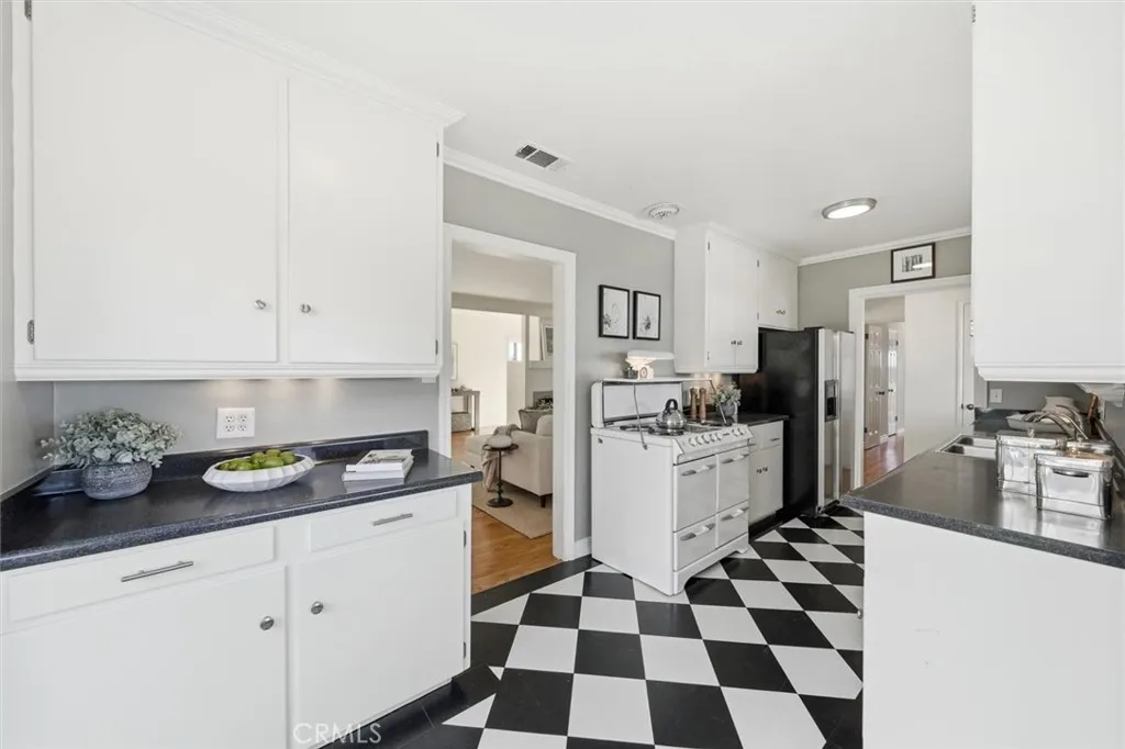 Additional image 43 of 420 Via Malaga, Redondo Beach, CA 90277