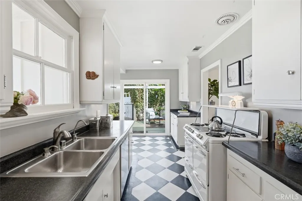 Additional image 42 of 420 Via Malaga, Redondo Beach, CA 90277