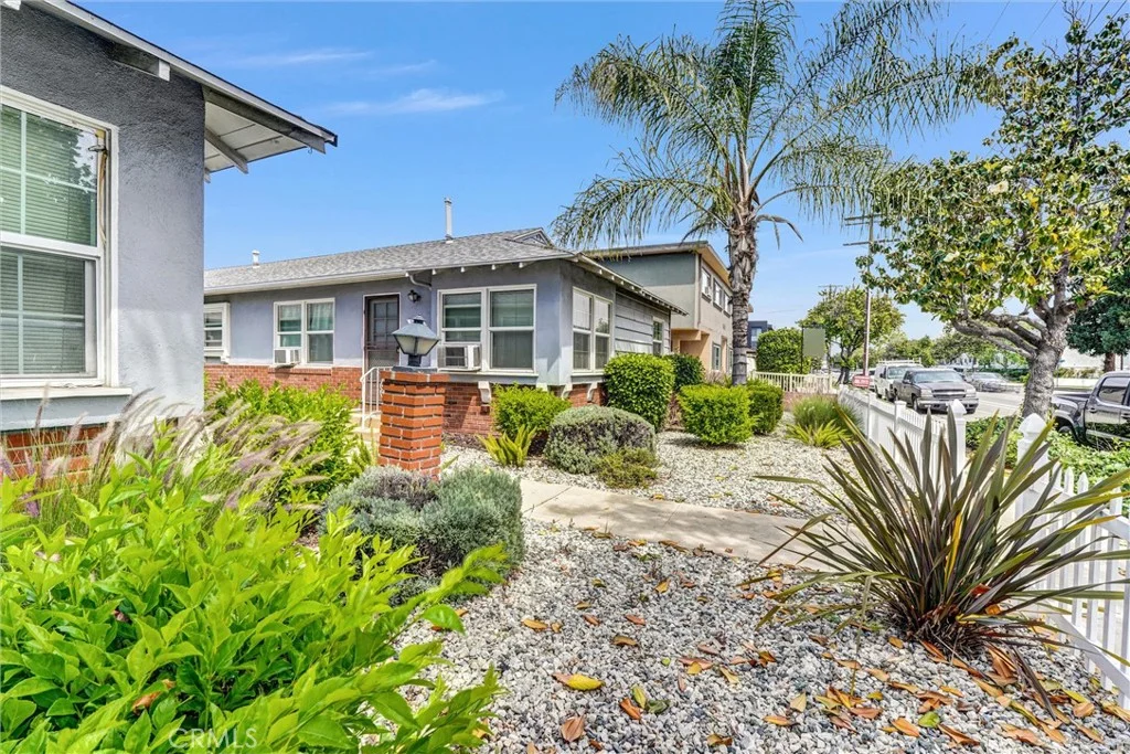 Additional image 11 of 14821 Burbank Blvd, Van Nuys, CA 91411