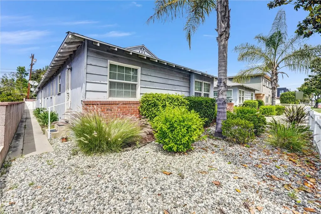 Additional image 12 of 14821 Burbank Blvd, Van Nuys, CA 91411