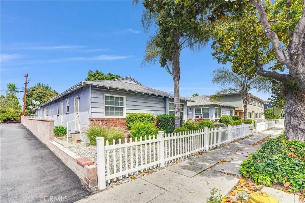 Additional image 3 of 14821 Burbank Blvd, Van Nuys, CA 91411