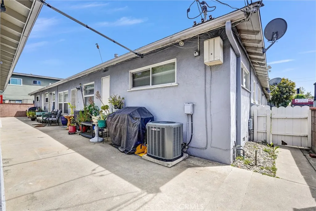 Additional image 35 of 14821 Burbank Blvd, Van Nuys, CA 91411