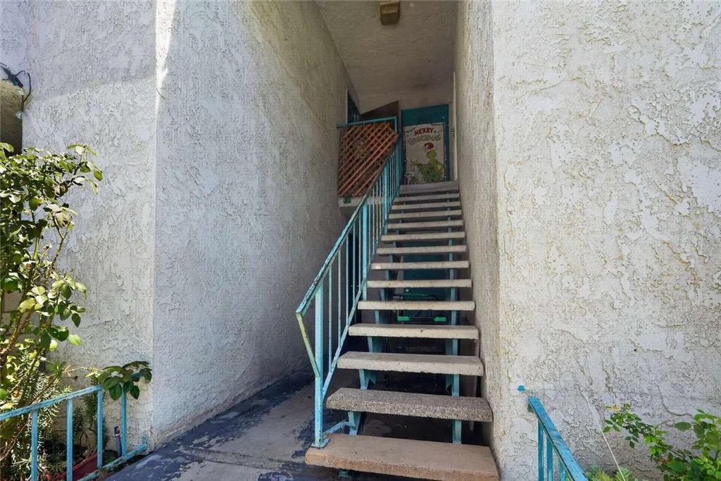 8847 Willis Avenue Unit B-8, Panorama City, CA 91402