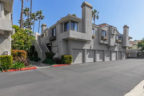 4762 Tiara Drive Unit 201, Huntington Beach, CA MLS: PW25053984