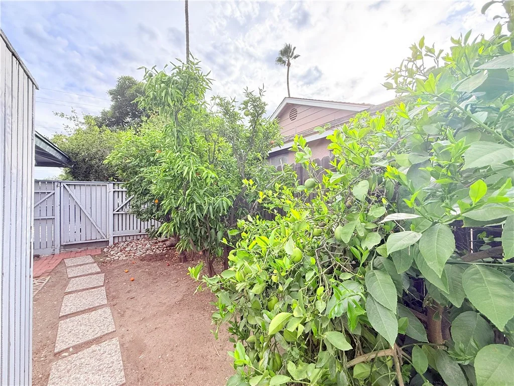 869 W 14th Street, Upland, CA 91786